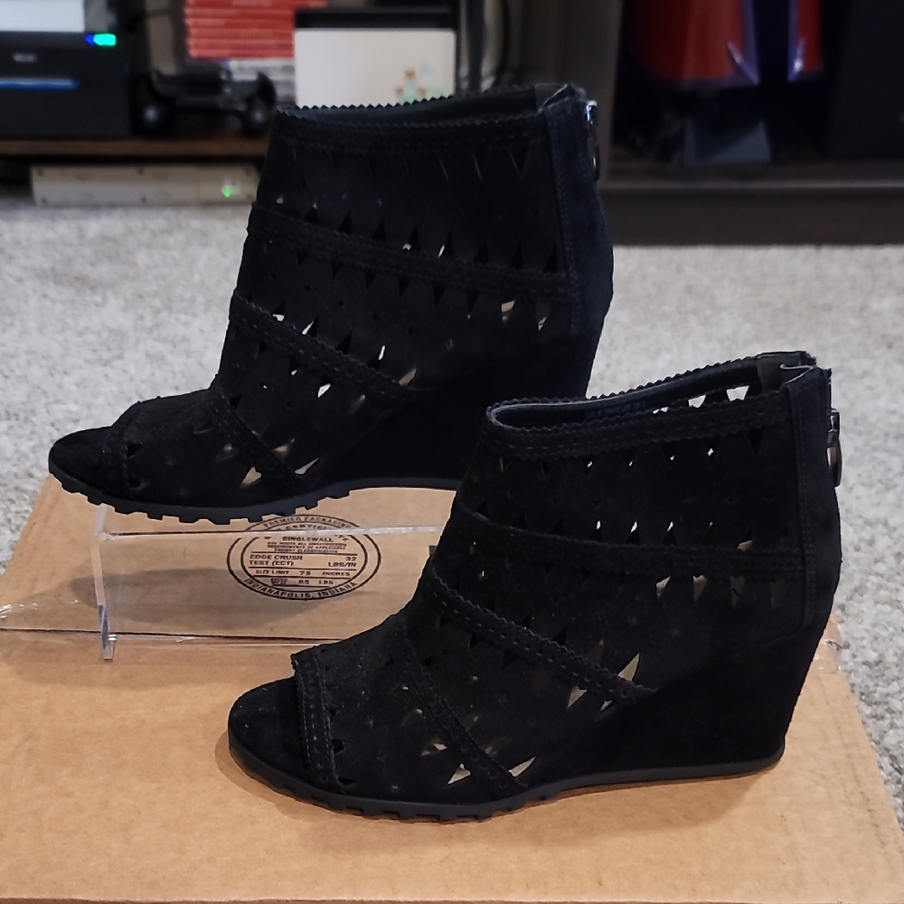 Via Spiga Black Cutout Wedge Sandals
